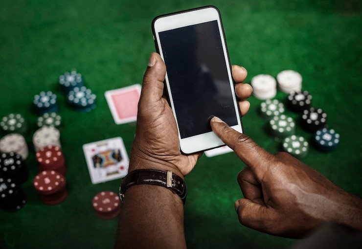 Skor dan statistik Tembak Ikan menampilkan ikan yang ditembak, total poin, dan nilai multiplier
